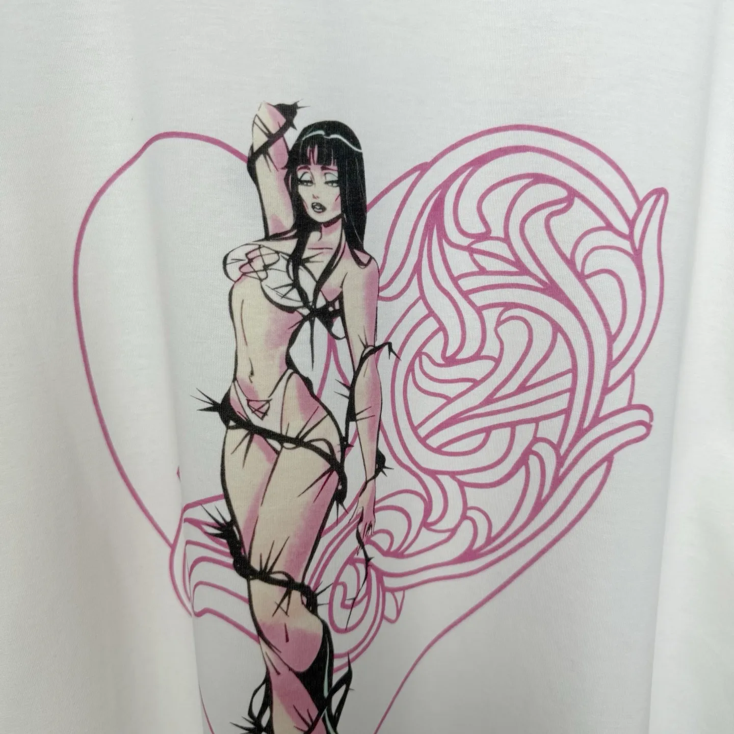 🅿️230 Chrome Hearts double-sided logo jacquard round neck half-sleeved T-shirt with pink cross Sanskrit letters "Deadly Doll" pattern logo on the front, customized fabric, double-sided digital direct printing, 280g weight, loose fit. Ben Crowe’s favorite item, the color scheme is very suitable for summer, and it is the same style for men and women. Solid color sizes: S-XL